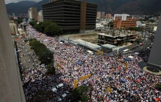 2014-02-22T173847Z_01_CAR08_RTRIDSP_3_VENEZUELA-PROTESTS-23-02-2014-08-02-23-236