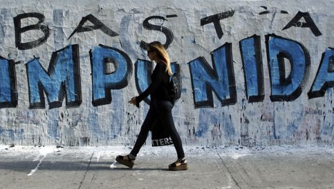 ©http://www.cfr.org/argentina/mysterious-death-rocks-argentina/p36132 Graffiti in Buenos Aires that reads,